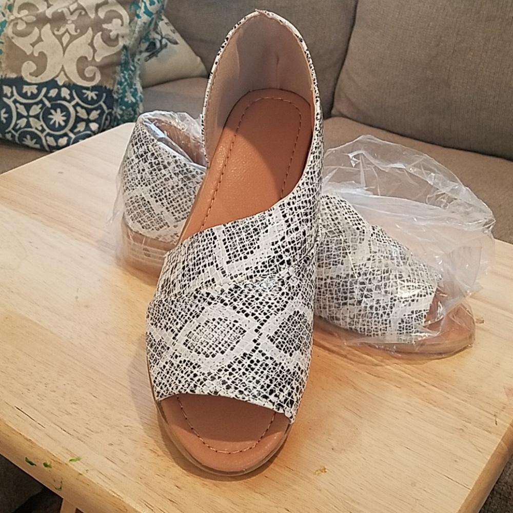 Open toe sandals